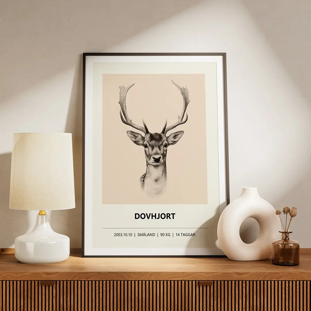 Dovhjortsposter – Detaljerat porträtt i naturstil
